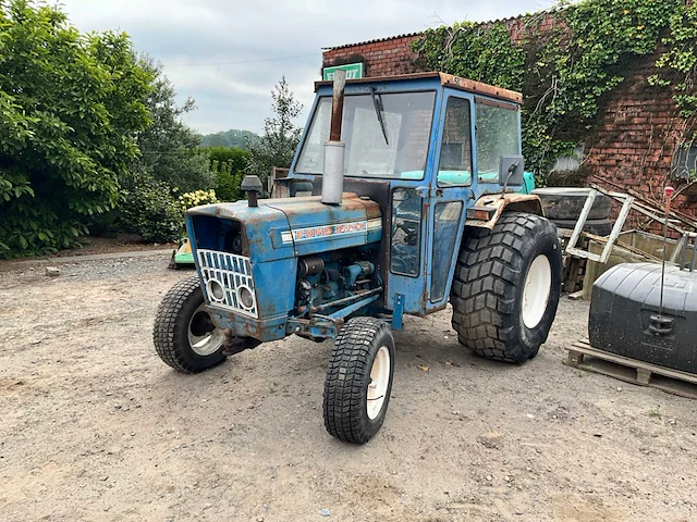 Ford 3000 tweewielaangedreven landbouwtractor oldtimer - afbeelding 11 van  18