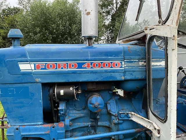 Ford 4000 oldtimer tractor - 1975 - afbeelding 6 van  30