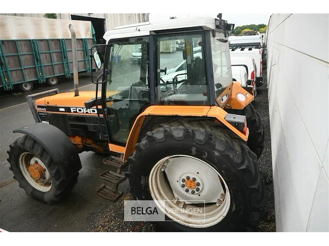 Ford 8240 landbouwtractor - afbeelding 3 van  18