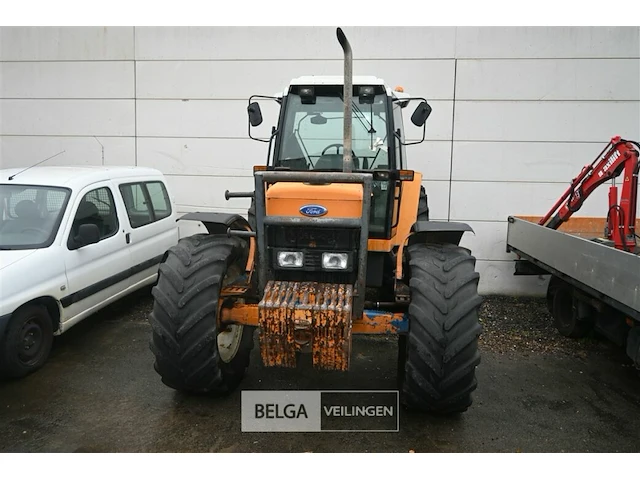 Ford 8240 landbouwtractor - afbeelding 11 van  18