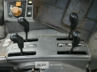 Ford 8240 landbouwtractor - afbeelding 13 van  18