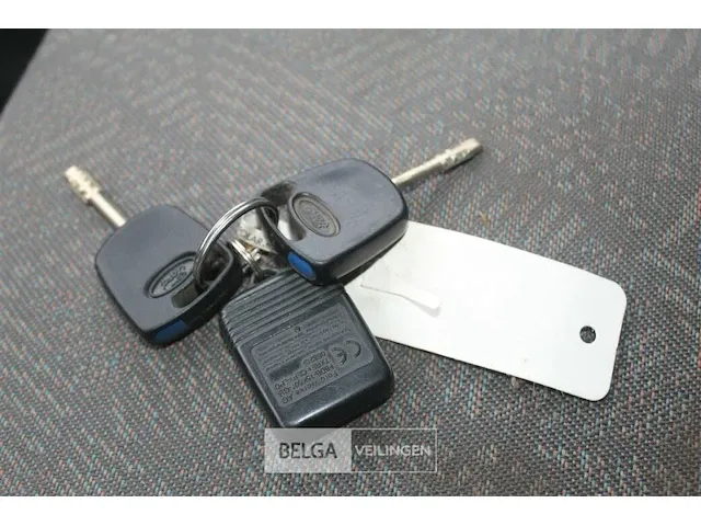 Ford bakwagen met laadklep - afbeelding 2 van  23