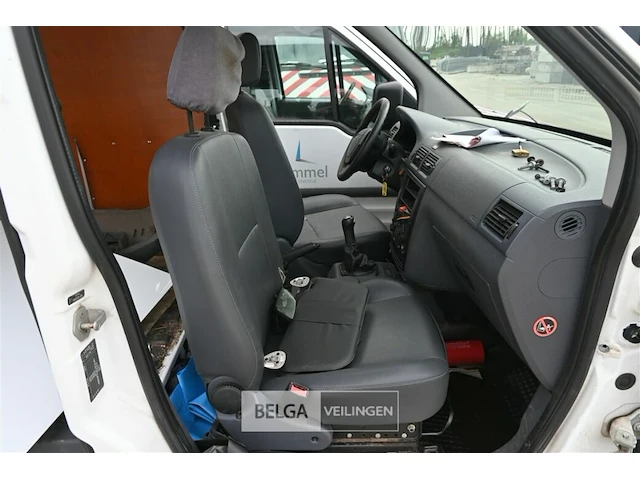 Ford connect lichte vrachtwagen - afbeelding 10 van  16