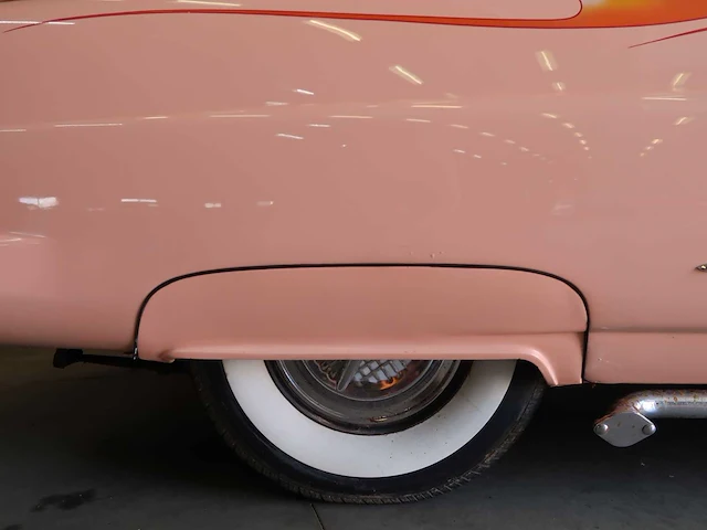 Ford cutom deluxe - afbeelding 18 van  75