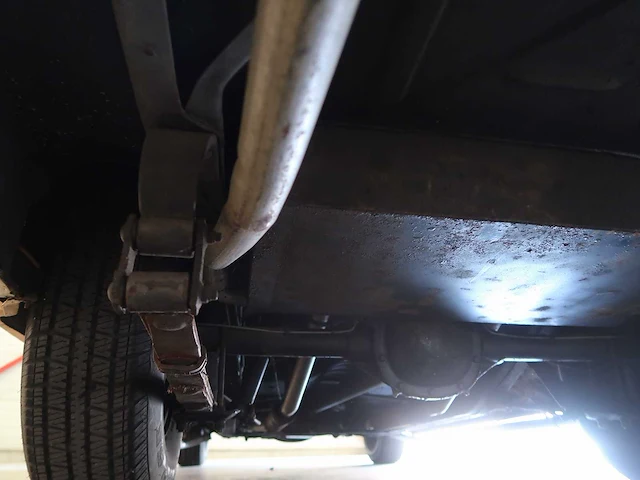 Ford cutom deluxe - afbeelding 29 van  75