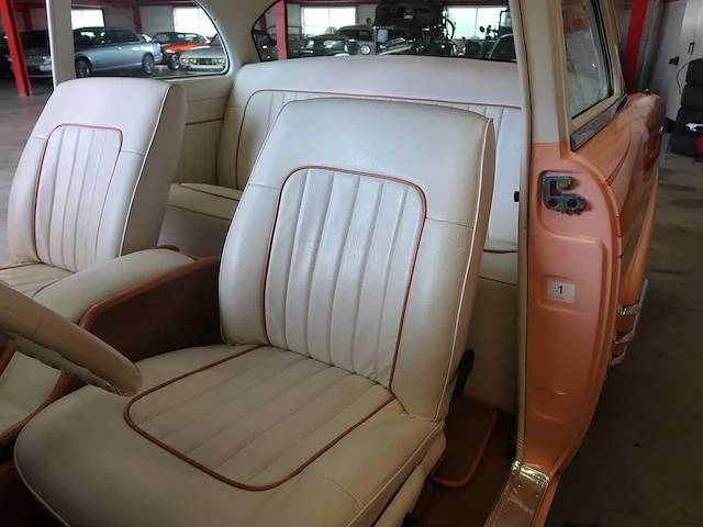 Ford cutom deluxe - afbeelding 57 van  75