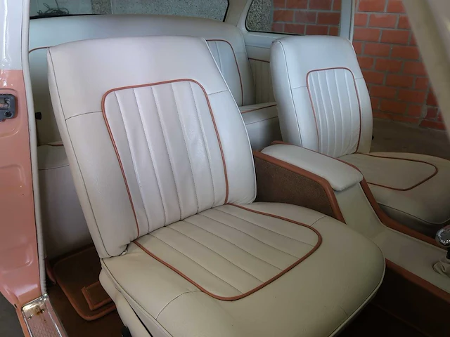 Ford cutom deluxe - afbeelding 58 van  75