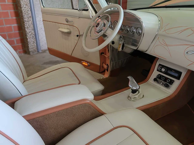 Ford cutom deluxe - afbeelding 60 van  75