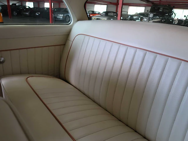Ford cutom deluxe - afbeelding 61 van  75