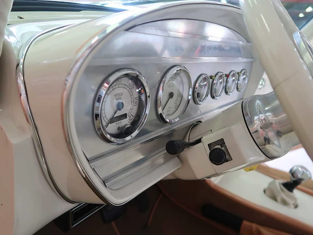 Ford cutom deluxe - afbeelding 64 van  75
