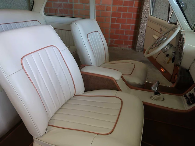 Ford cutom deluxe - afbeelding 65 van  75
