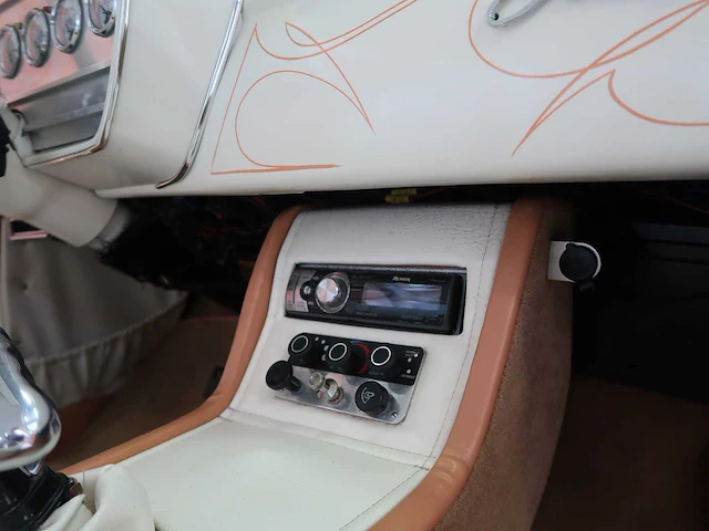 Ford cutom deluxe - afbeelding 66 van  75