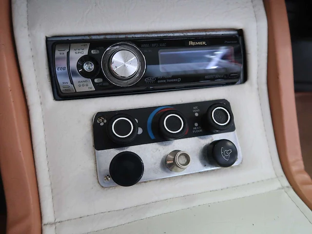Ford cutom deluxe - afbeelding 71 van  75