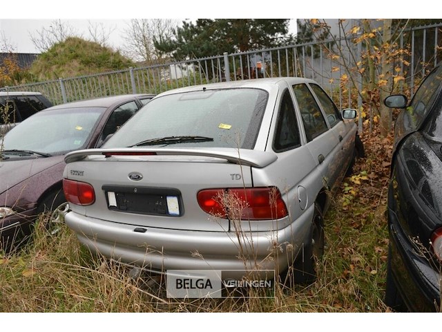 Ford escort - afbeelding 1 van  13