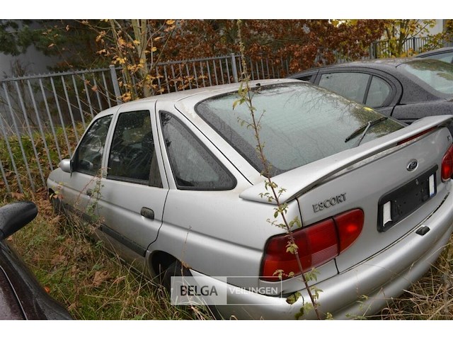 Ford escort - afbeelding 11 van  13