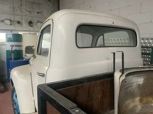 Ford f-4 oldtimer vrachtwagen - afbeelding 9 van  15