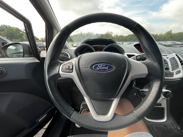 Ford fiesta 1.25i titanium 82,2011 - afbeelding 4 van  27