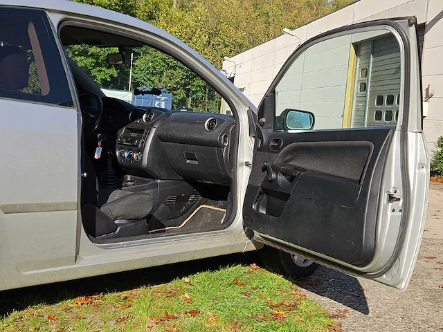 Ford fiesta 1.25i - afbeelding 8 van  37
