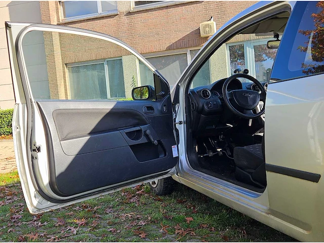 Ford fiesta 1.25i - afbeelding 14 van  37