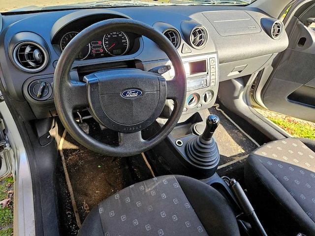 Ford fiesta 1.25i - afbeelding 15 van  37