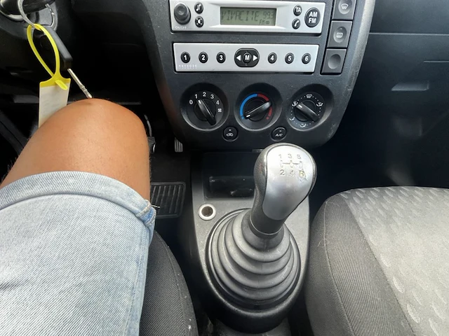 Ford fiesta 1.3i ambiente 70,2005 - afbeelding 2 van  31