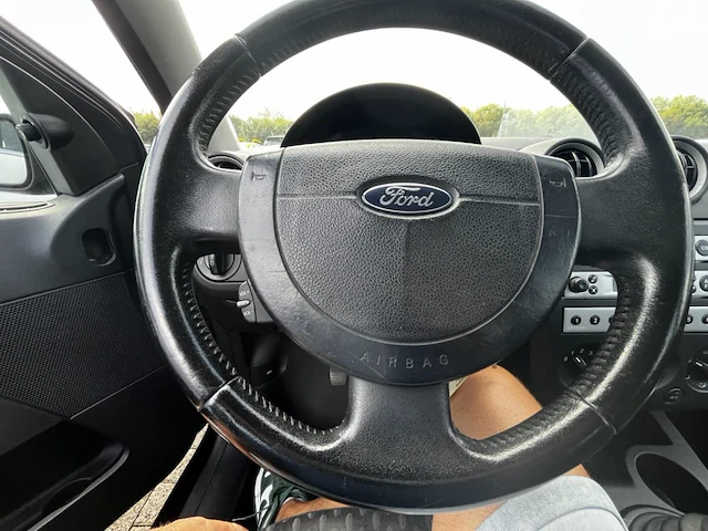 Ford fiesta 1.3i ambiente 70,2005 - afbeelding 4 van  31