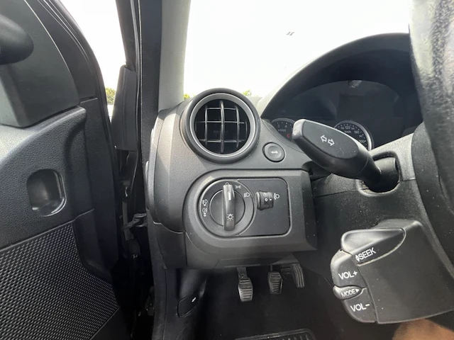 Ford fiesta 1.3i ambiente 70,2005 - afbeelding 6 van  31