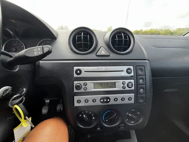 Ford fiesta 1.3i ambiente 70,2005 - afbeelding 31 van  31