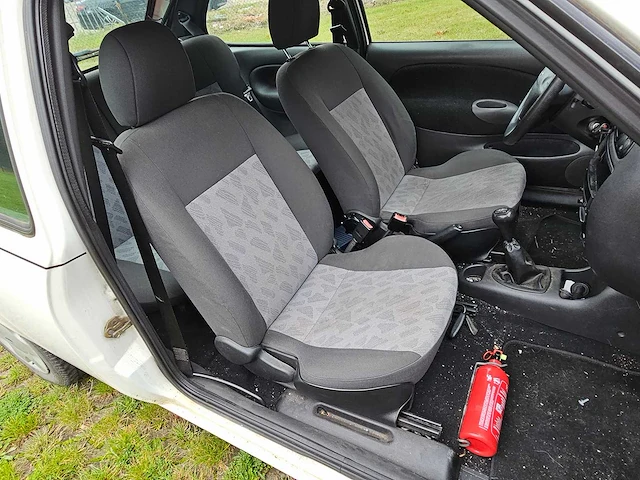 Ford fiesta 1.3i - afbeelding 8 van  40