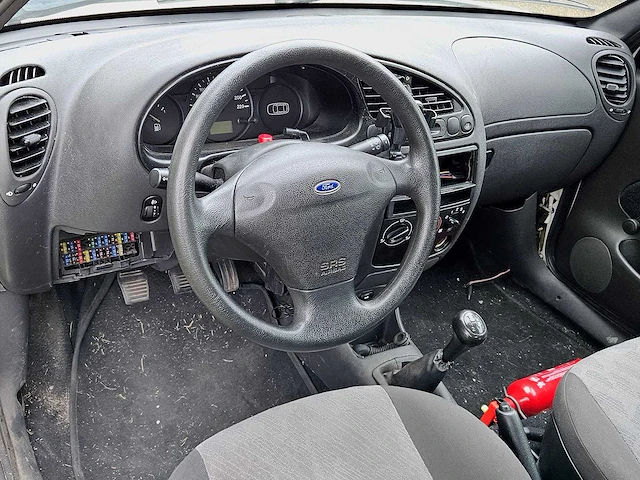 Ford fiesta 1.3i - afbeelding 17 van  40