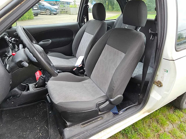 Ford fiesta 1.3i - afbeelding 18 van  40