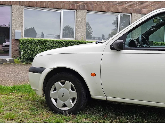 Ford fiesta 1.3i - afbeelding 39 van  40