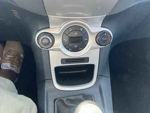 Ford fiesta 1.6 tdci trend dpf 95, 2011 - afbeelding 2 van  26