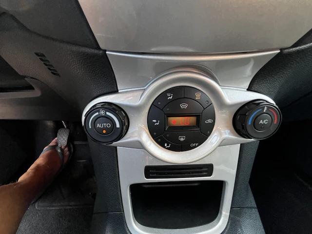 Ford fiesta f 1,6 tdci trend dpf 95 - afbeelding 2 van  29