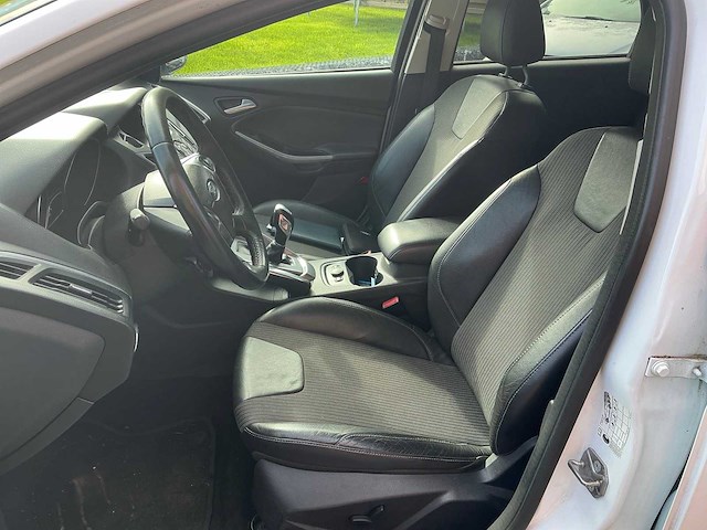 Ford focus personenauto - afbeelding 8 van  27