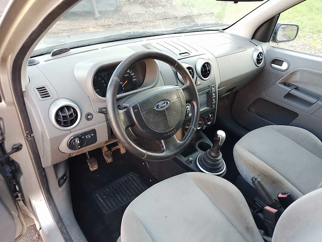 Ford fusion - 2003 - afbeelding 2 van  21