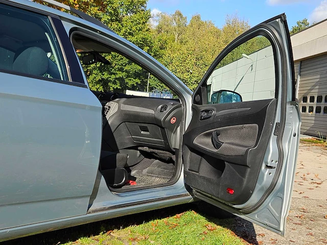 Ford mondeo clipper 1.8 tdci - afbeelding 10 van  51