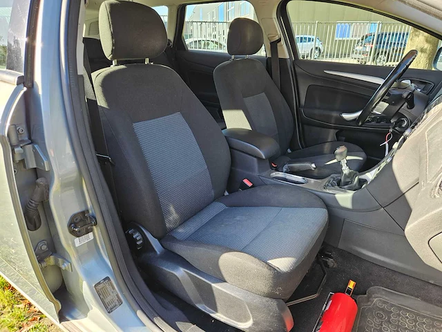 Ford mondeo clipper 1.8 tdci - afbeelding 13 van  51