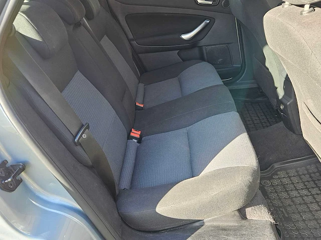 Ford mondeo clipper 1.8 tdci - afbeelding 18 van  51