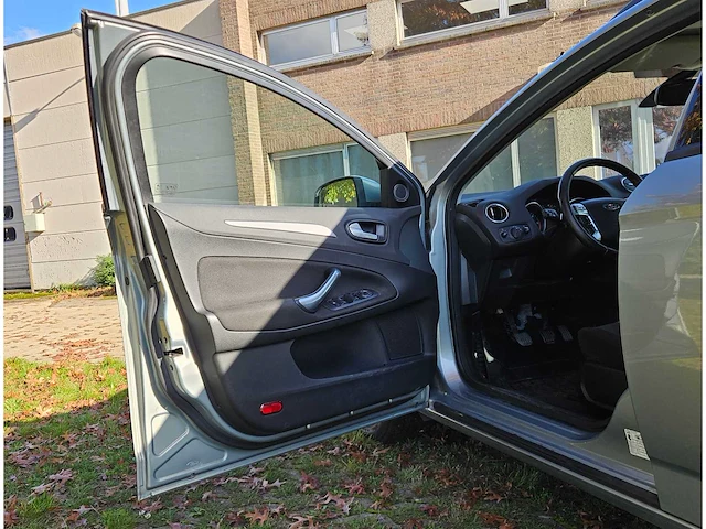 Ford mondeo clipper 1.8 tdci - afbeelding 26 van  51