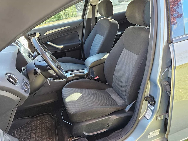 Ford mondeo clipper 1.8 tdci - afbeelding 28 van  51