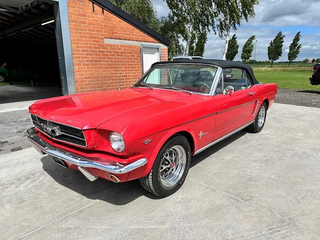 Ford mustang cabrio oldtimer 1964 - afbeelding 1 van  61