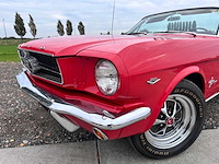 Ford mustang cabrio oldtimer 1964 - afbeelding 28 van  61
