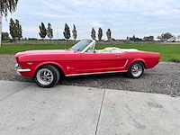 Ford mustang cabrio oldtimer 1964 - afbeelding 30 van  61