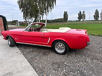 Ford mustang cabrio oldtimer 1964 - afbeelding 31 van  61