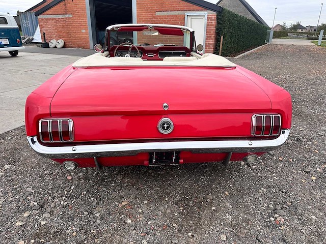 Ford mustang cabrio oldtimer 1964 - afbeelding 35 van  61