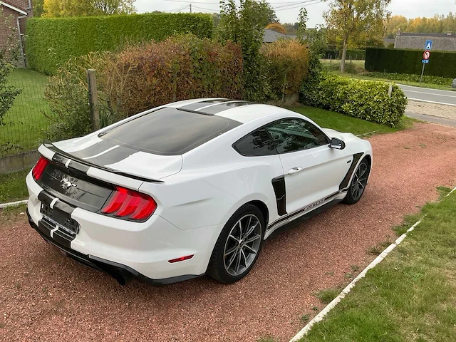 Ford mustang fastback personenauto - afbeelding 3 van  45