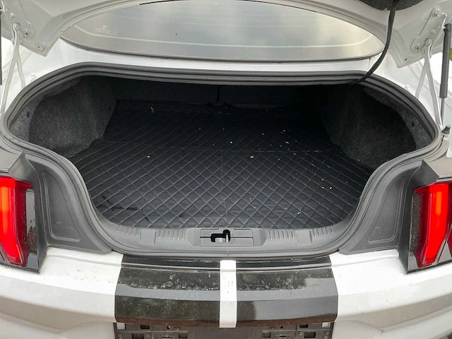 Ford mustang fastback personenauto - afbeelding 13 van  45
