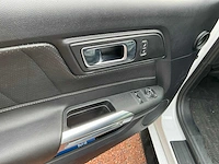 Ford mustang fastback personenauto - afbeelding 17 van  45