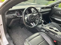 Ford mustang fastback personenauto - afbeelding 19 van  45